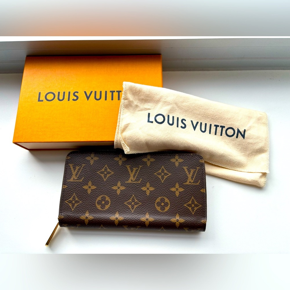 Louis Vuitton monogram Zippy Wallet-